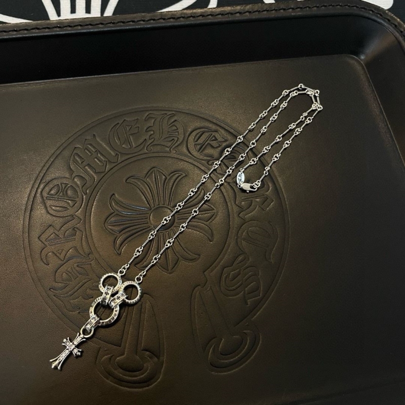 Ch*0me He**ts necklaces